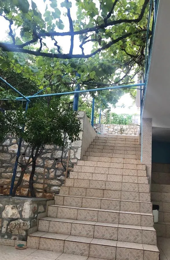 Dina House Hotel Himare Guest house
