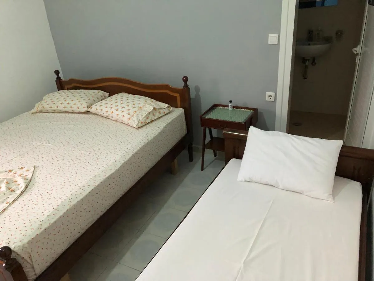 Dina House Hotel Himare Guest house