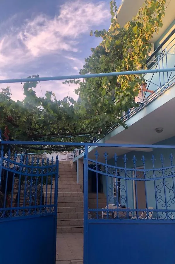 Dina House Hotel Himare 0*,