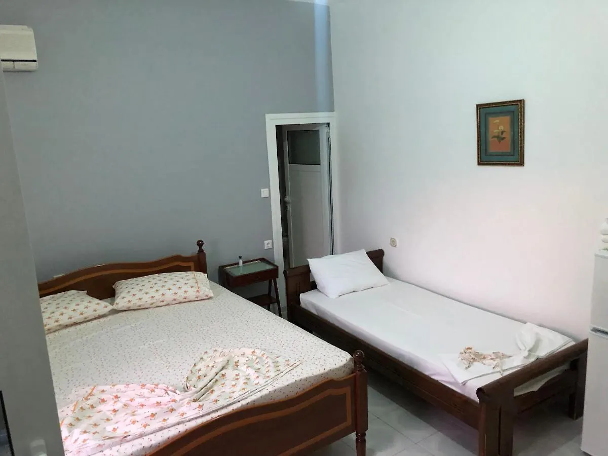 Dina House Hotel Himare