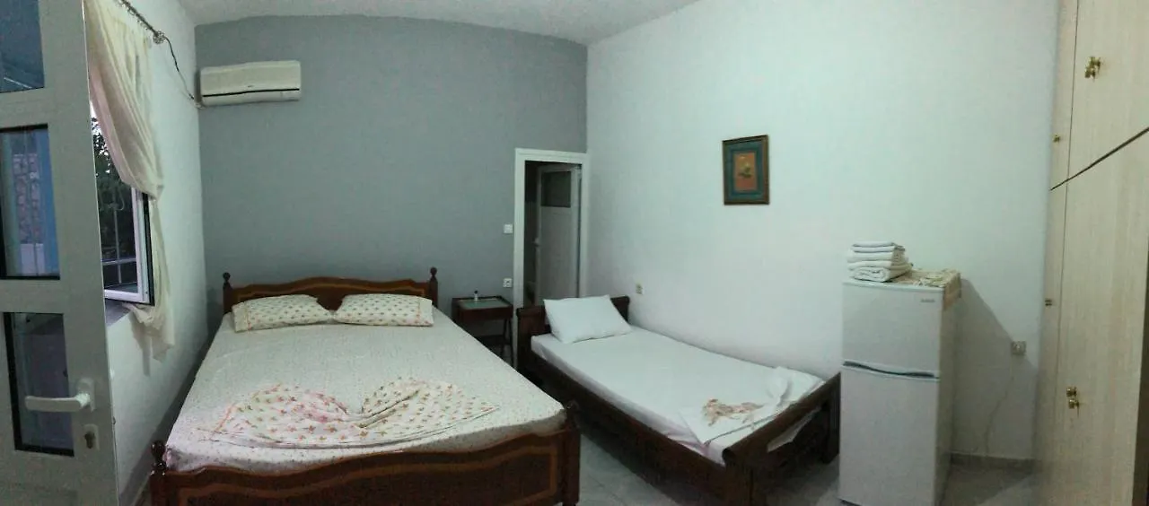 Dina House Hotel Himare