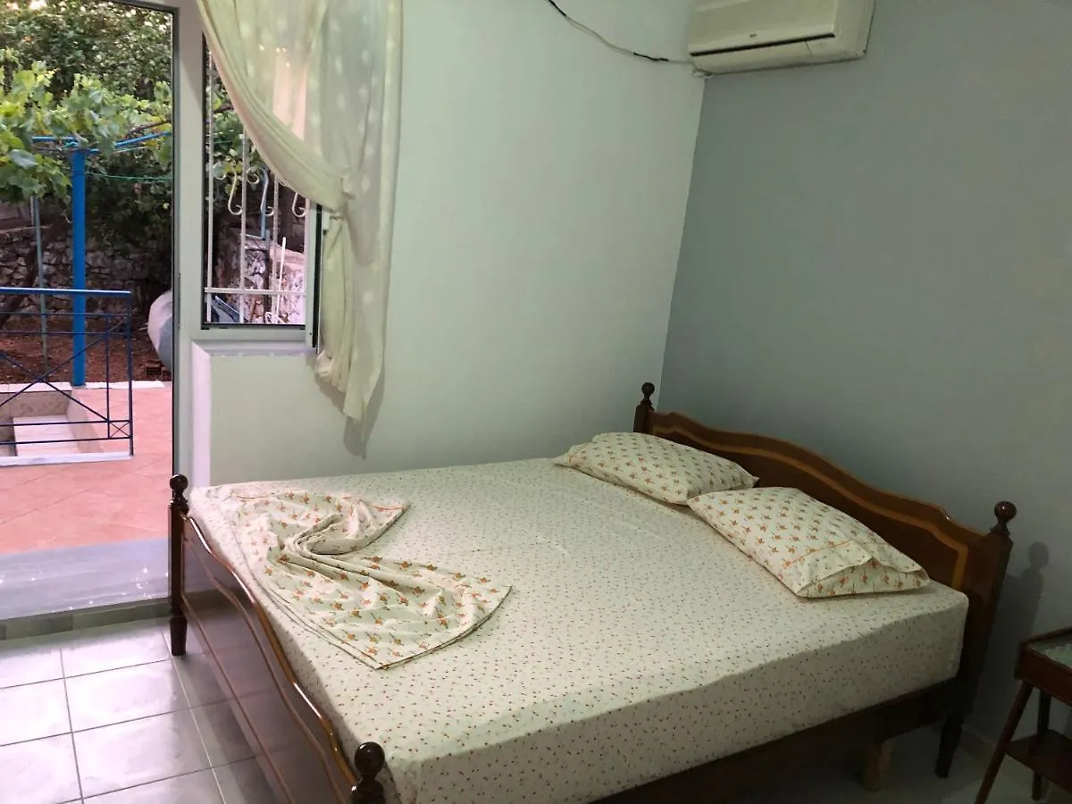 Dina House Hotel Himare